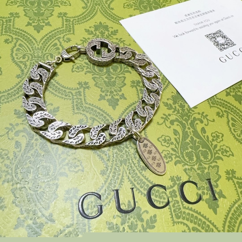 G*u*i bracelets